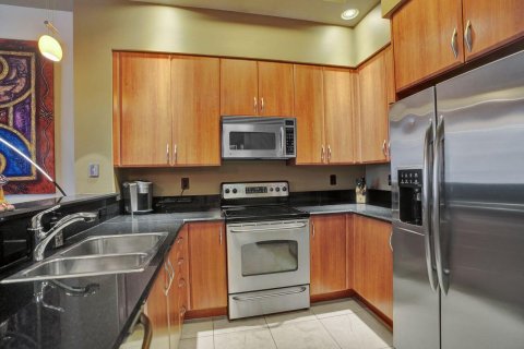 Condo in West Palm Beach, Florida, 1 bedroom  № 2243396 - photo 2