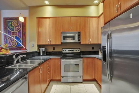 Condo in West Palm Beach, Florida, 1 bedroom  № 2243396 - photo 4