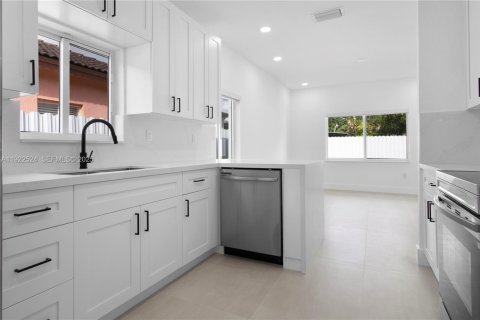 Casa en venta en Homestead, Florida, 3 dormitorios, 142.88 m2 № 1976468 - foto 4