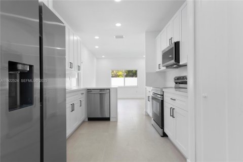 Casa en venta en Homestead, Florida, 3 dormitorios, 142.88 m2 № 1976468 - foto 3