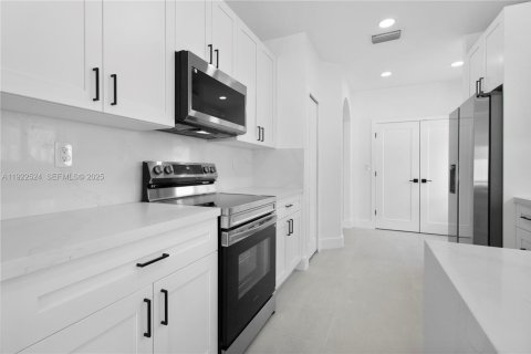 Casa en venta en Homestead, Florida, 3 dormitorios, 142.88 m2 № 1976468 - foto 2