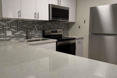 Copropriété à louer à Miami, Floride: 1 chambre, 69.68 m2 № 1976722 - photo 1