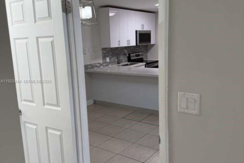 Copropriété à louer à Miami, Floride: 1 chambre, 69.68 m2 № 1976722 - photo 11