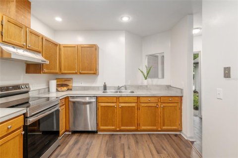 Condo in Gainesville, Florida, 2 bedrooms  № 1682012 - photo 9