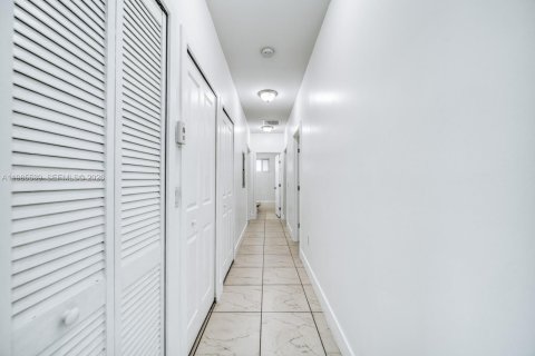 Снять в аренду виллу или дом в Майами, Флорида 3 спальни, 215.25м2, № 2051370 - фото 14