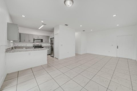 Снять в аренду виллу или дом в Майами, Флорида 3 спальни, 215.25м2, № 2051370 - фото 6