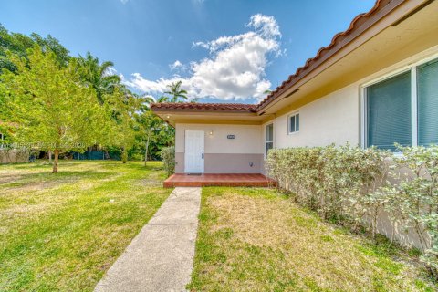 Снять в аренду виллу или дом в Майами, Флорида 3 спальни, 215.25м2, № 2051370 - фото 2