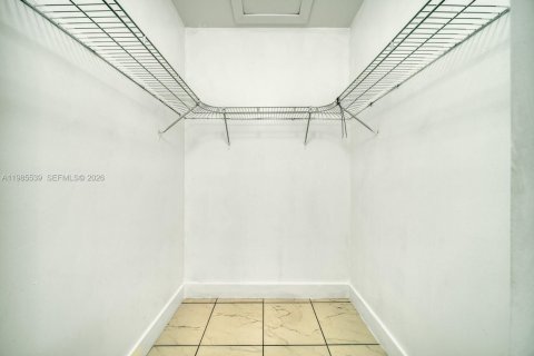 Снять в аренду виллу или дом в Майами, Флорида 3 спальни, 215.25м2, № 2051370 - фото 23