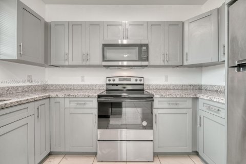 Снять в аренду виллу или дом в Майами, Флорида 3 спальни, 215.25м2, № 2051370 - фото 11