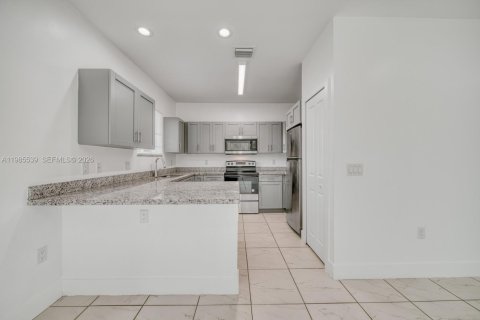 Снять в аренду виллу или дом в Майами, Флорида 3 спальни, 215.25м2, № 2051370 - фото 10