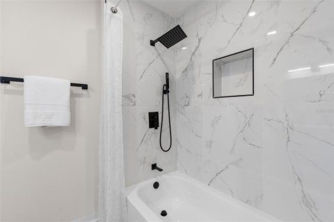Casa en venta en Tampa, Florida, 3 dormitorios, 131.27 m2 № 2206490 - foto 20
