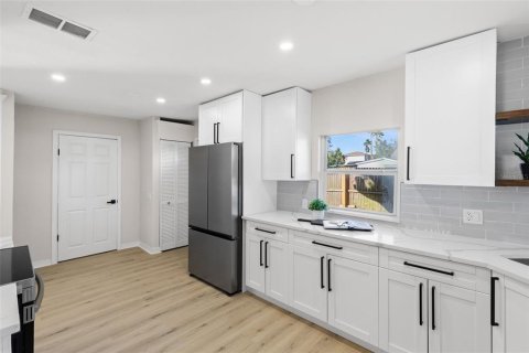 Casa en venta en Tampa, Florida, 3 dormitorios, 131.27 m2 № 2206490 - foto 10