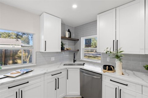 Casa en venta en Tampa, Florida, 3 dormitorios, 131.27 m2 № 2206490 - foto 11