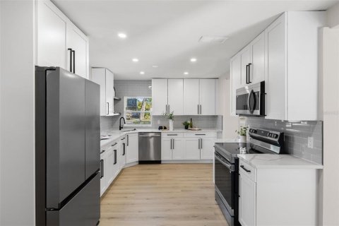 Casa en venta en Tampa, Florida, 3 dormitorios, 131.27 m2 № 2206490 - foto 9