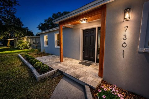 Casa en venta en Tampa, Florida, 3 dormitorios, 131.27 m2 № 2206490 - foto 2