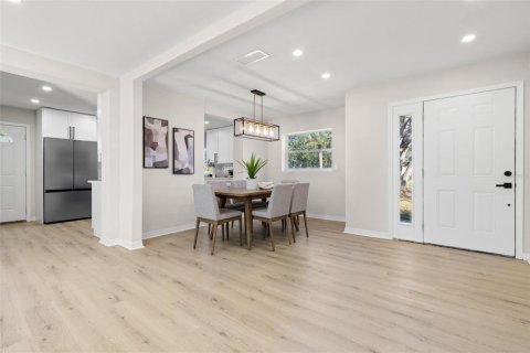 Casa en venta en Tampa, Florida, 3 dormitorios, 131.27 m2 № 2206490 - foto 4