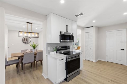 Casa en venta en Tampa, Florida, 3 dormitorios, 131.27 m2 № 2206490 - foto 12