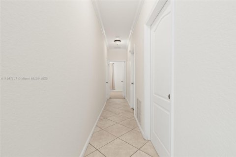 Townhouse in Lake Worth, Florida 2 bedrooms, 119.29 sq.m. № 1849017 - photo 10