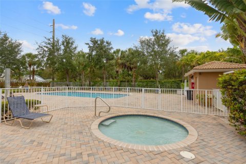Townhouse in Lake Worth, Florida 2 bedrooms, 119.29 sq.m. № 1849017 - photo 20