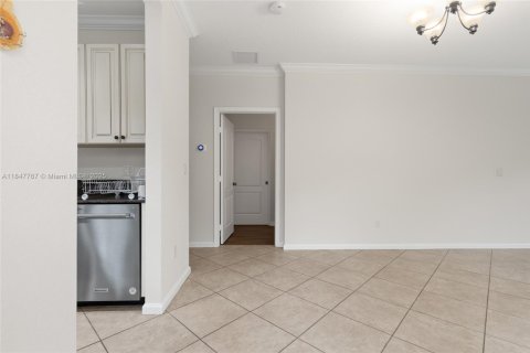 Townhouse in Lake Worth, Florida 2 bedrooms, 119.29 sq.m. № 1849017 - photo 15