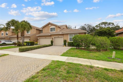 Townhouse in Lake Worth, Florida 2 bedrooms, 119.29 sq.m. № 1849017 - photo 2