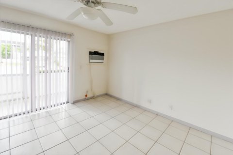 Condo in West Palm Beach, Florida, 1 bedroom  № 2153004 - photo 9