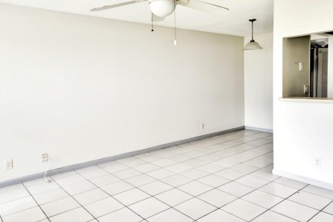 Condo in West Palm Beach, Florida, 1 bedroom  № 2153004 - photo 5