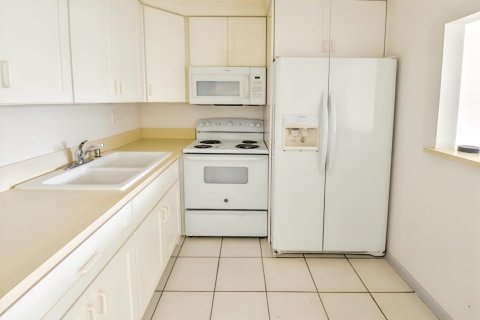 Condo in West Palm Beach, Florida, 1 bedroom  № 2153004 - photo 1