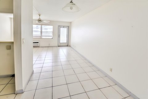 Condo in West Palm Beach, Florida, 1 bedroom  № 2153004 - photo 6