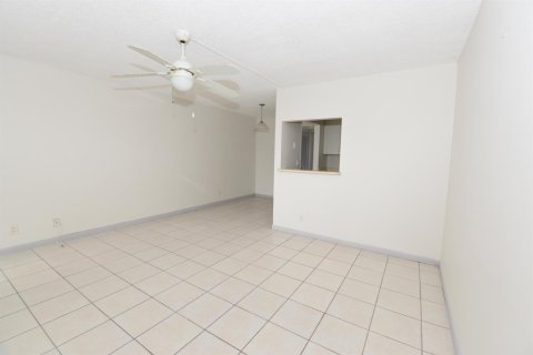 Condo in West Palm Beach, Florida, 1 bedroom  № 2153004 - photo 4