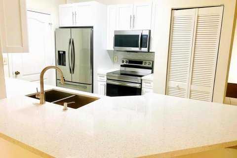 Copropriété à louer à Port St. Lucie, Floride: 2 chambres, 119.66 m2 № 2405819 - photo 2