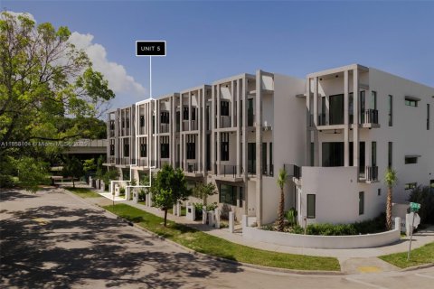 Townhouse in Miami, Florida 3 bedrooms, 263.94 sq.m. № 1887322 - photo 24