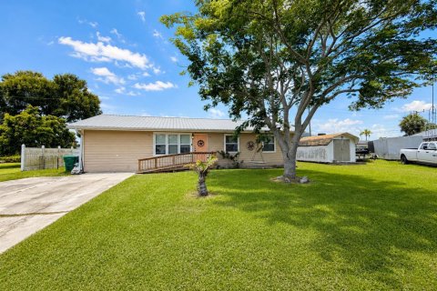Casa en Okeechobee, Florida 3 dormitorios, 127.46 m2 № 2172011