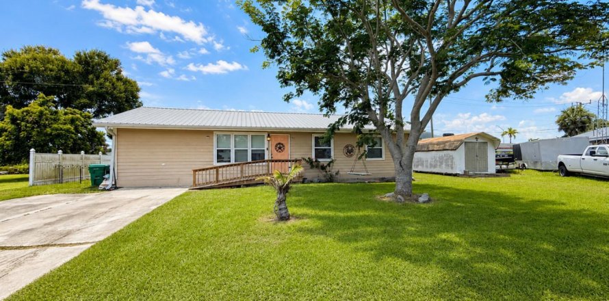 Casa en Okeechobee, Florida 3 dormitorios, 127.46 m2 № 2172011