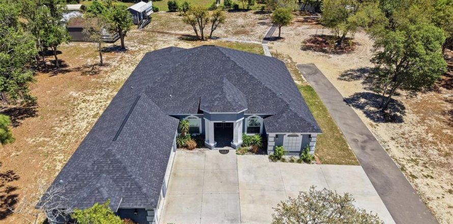House in Spring Hill, Florida 4 bedrooms, 264.77 sq.m. № 2093051