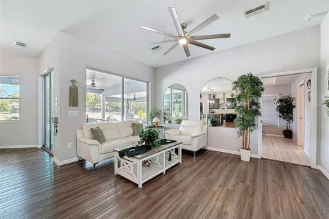 House in Spring Hill, Florida 4 bedrooms, 264.77 sq.m. № 2093051 - photo 14