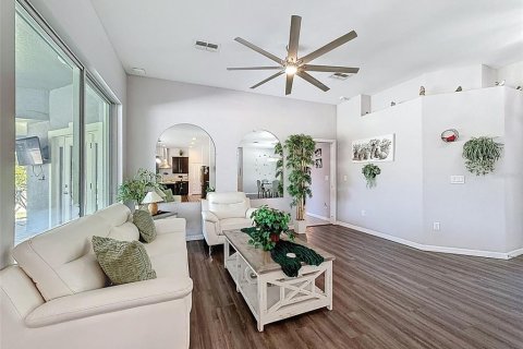 House in Spring Hill, Florida 4 bedrooms, 264.77 sq.m. № 2093051 - photo 12