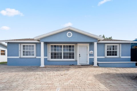 House in West Palm Beach, Florida 4 bedrooms, 192.31 sq.m. № 2319517