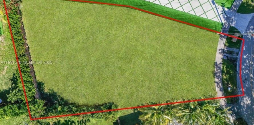 Land in North Miami, Florida № 1990188