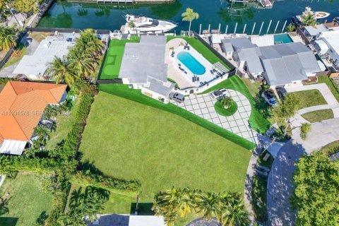 Land in North Miami, Florida № 1990188 - photo 2