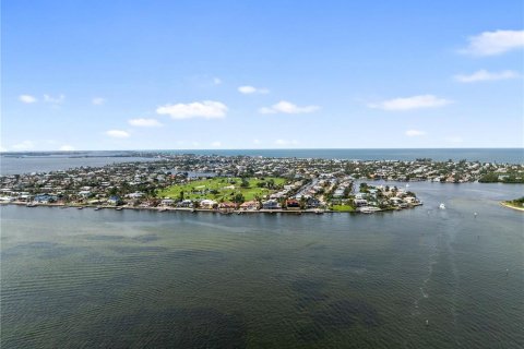 House in Holmes Beach, Florida 4 bedrooms, 425.12 sq.m. № 1885966 - photo 4