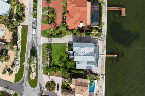 House in Holmes Beach, Florida 4 bedrooms, 425.12 sq.m. № 1885966 - photo 14