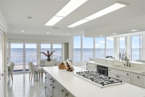 House in Holmes Beach, Florida 4 bedrooms, 425.12 sq.m. № 1885966 - photo 19