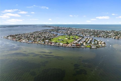 House in Holmes Beach, Florida 4 bedrooms, 425.12 sq.m. № 1885966 - photo 8