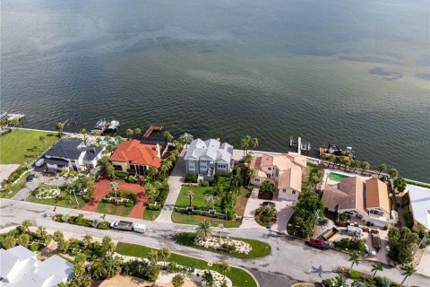House in Holmes Beach, Florida 4 bedrooms, 425.12 sq.m. № 1885966 - photo 10
