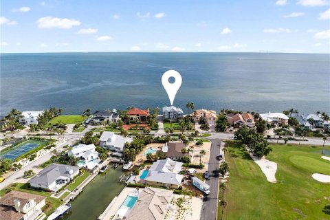 House in Holmes Beach, Florida 4 bedrooms, 425.12 sq.m. № 1885966 - photo 16