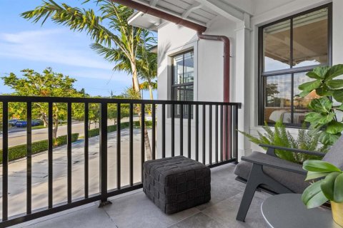 House in Delray Beach, Florida 5 bedrooms, 742.38 sq.m. № 2169522 - photo 24
