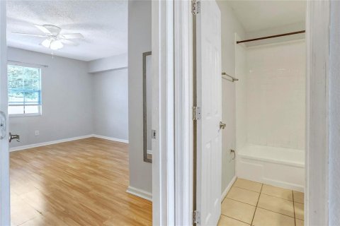 Condo in Winter Park, Florida, 1 bedroom  № 1601891 - photo 12