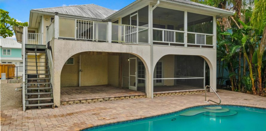 House in Stuart, Florida 3 bedrooms, 235.97 sq.m. № 1175394