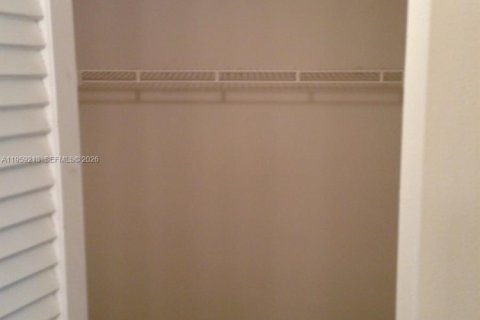 Copropriété à louer à Lauderhill, Floride: 1 chambre, 80.82 m2 № 2018086 - photo 11